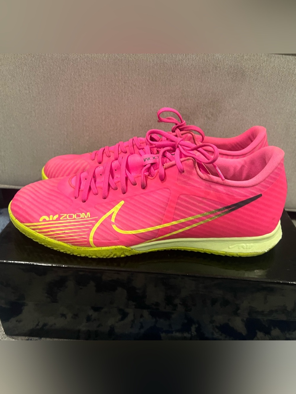 Men’s Nike Zoom Mercurial Vapor
15 Academy IC Size 9 Pink Blast Soccer